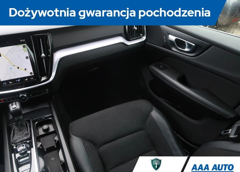 Volvo V60 cena 96000 przebieg: 145172, rok produkcji 2019 z Supraśl małe 254